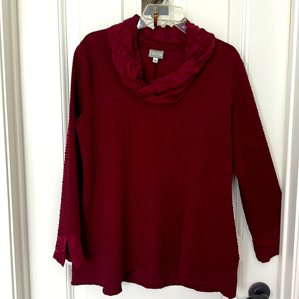 Niche hip length tunic in packable pucker fabric.